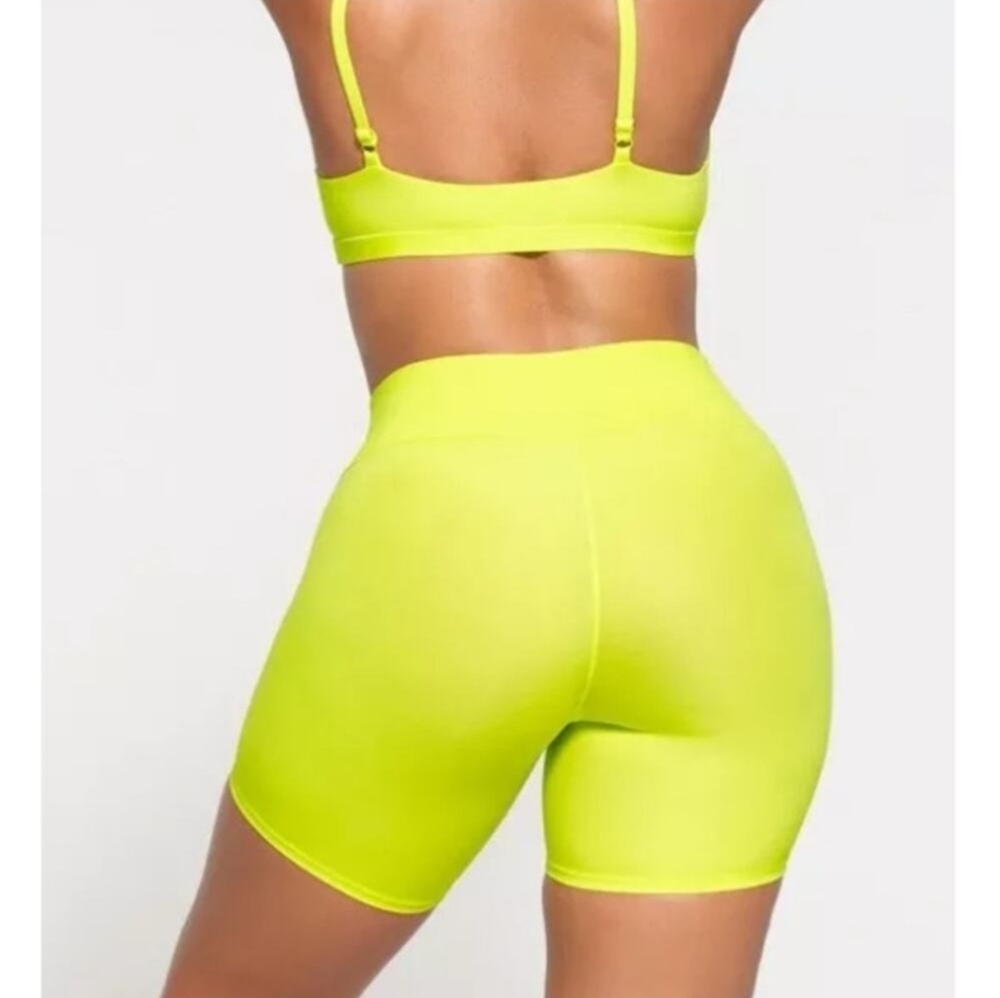 💛 SKIMS NWT High Waist Short color Daffodil 💛 💰One Day Sale💰 - Picture 3 of 10